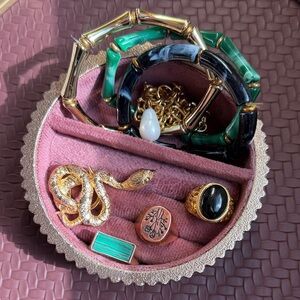 🌿 NEW LISTING 🌿 MIXED ACCESSORIES 🌿GOLD , BLACK, & GREEN 🌿